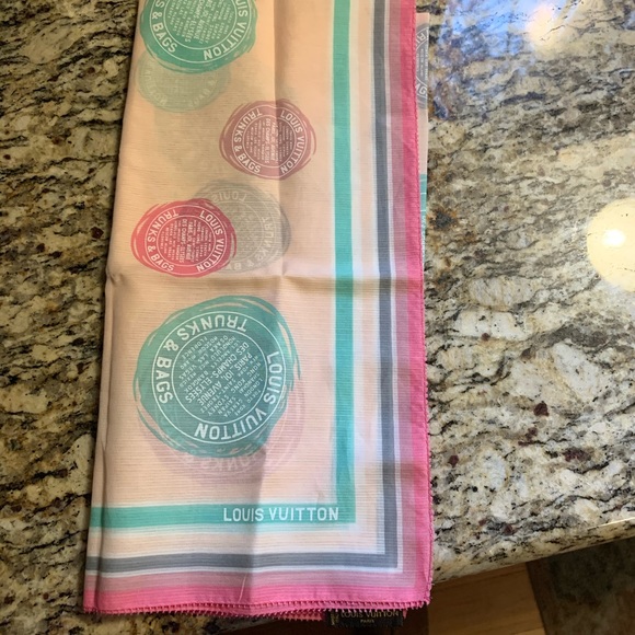 Louis Vuitton silk scarf - Picture 3 of 5
